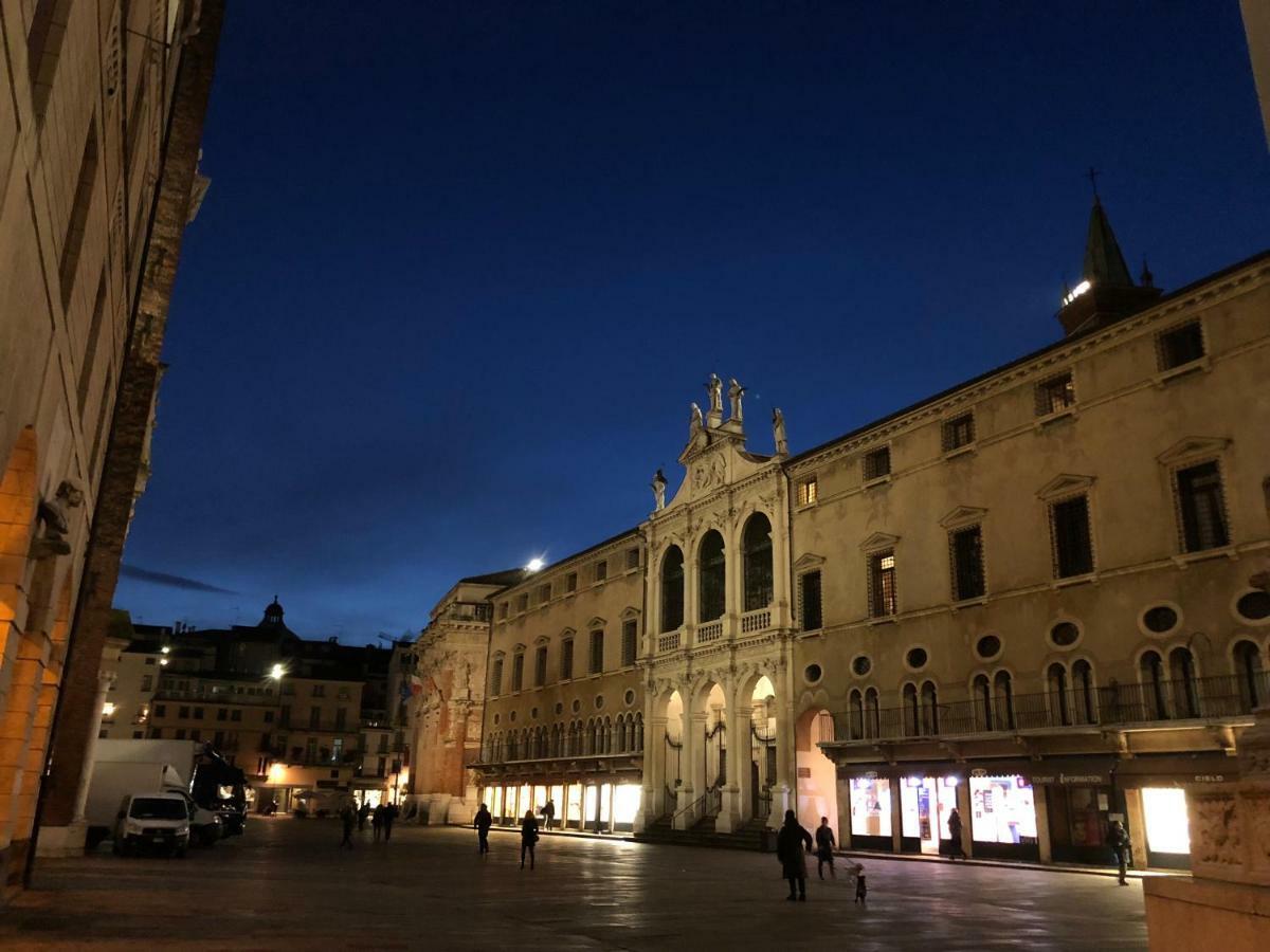 Chez La Reine - * Vicenza